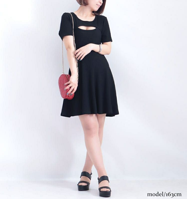 大きいサイズ レディース 胸元カッティング入りフレアワンピース　jp330