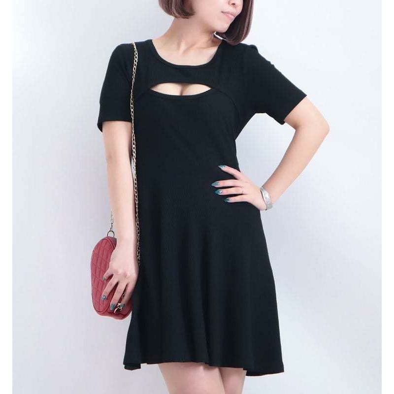 大きいサイズ レディース 胸元カッティング入りフレアワンピース　jp330 ブラック