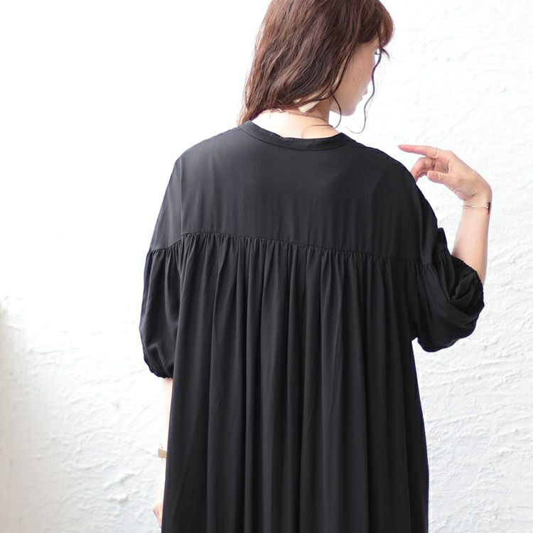 大きいサイズ レディース とろみ布帛キーネックギャザーマキシワンピース　maru-6685