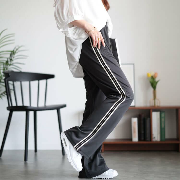 大きいサイズ レディース サイドラインテープフレアパンツ　maru-30043 チャコール