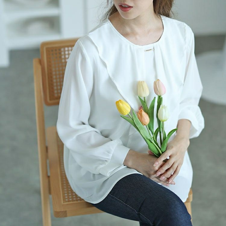 大きいサイズ レディース ゴールドパーツ付きラッフルブラウス　mncut-142545