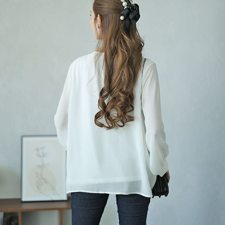 大きいサイズ レディース ゴールドパーツ付きラッフルブラウス　mncut-142545