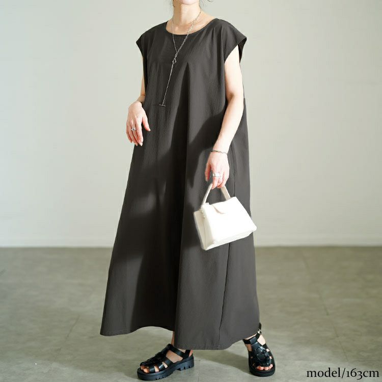 大きいサイズ レディース 軽量ノースリーブマキシワンピース　maru-30121