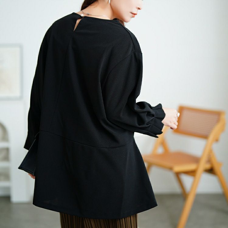 大きいサイズ レディース 袖口タックパールボタンフレアチュニック