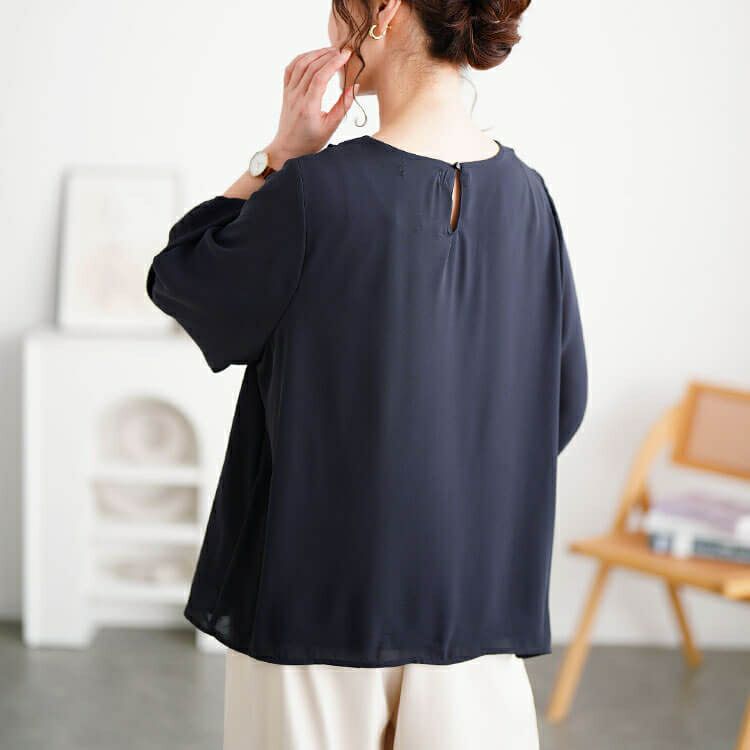 大きいサイズ レディース ゴールドパーツ付きラッフルブラウス